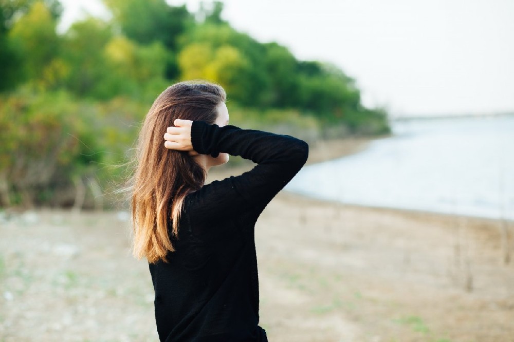 当女友开始疏远你如何挽回(跟女友分手后我该怎么挽回？)